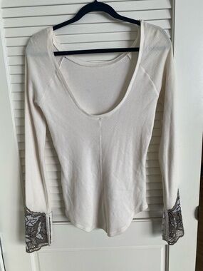 Free People Cream Long Sleeve Scoop Neck Top with Lace Cuff Detail. -as is.